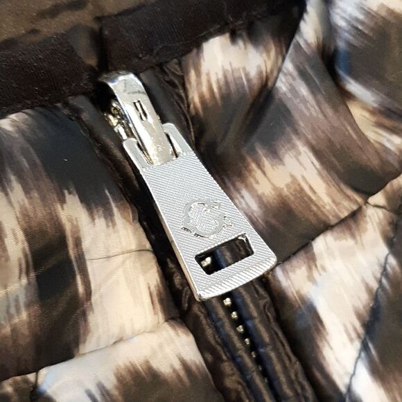 Cheetah Print and Black Reversible Zip Up Vest with Pockets - Picture 10 of 10